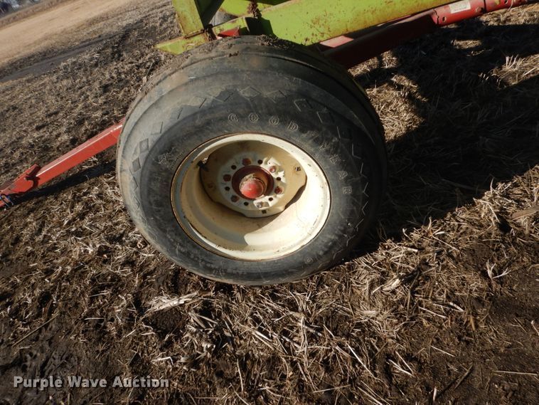 image for item GW9535 Parker J2200 gravity wagon