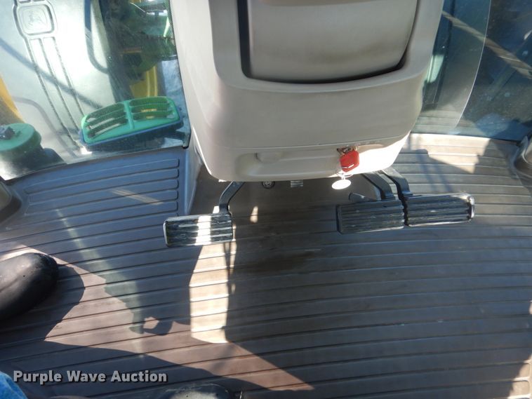 image for item GW9561 2013 John Deere 8310R MFWD tractor