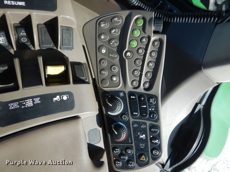 image for item GW9561 2013 John Deere 8310R MFWD tractor