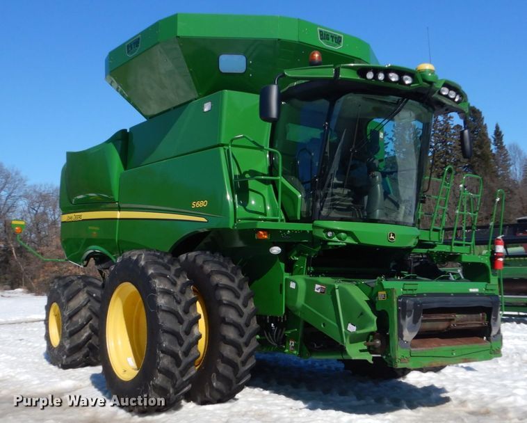 image for item GW9562 2012 John Deere S680 STS combine