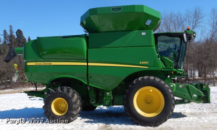image for item GW9562 2012 John Deere S680 STS combine