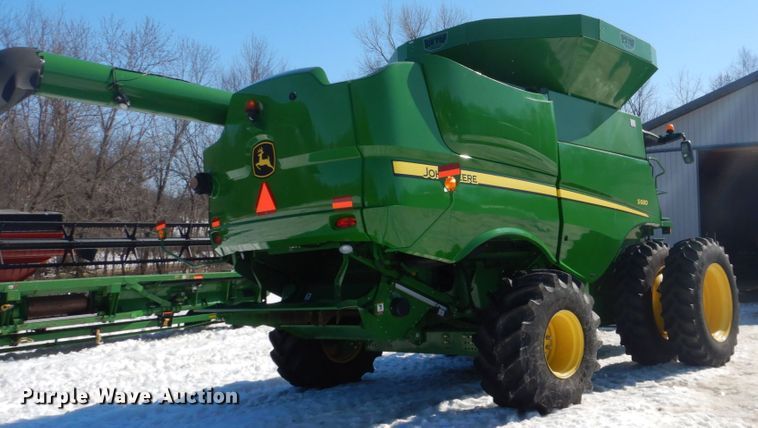 image for item GW9562 2012 John Deere S680 STS combine