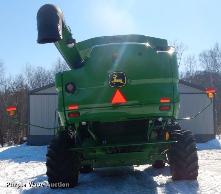 image for item GW9562 2012 John Deere S680 STS combine