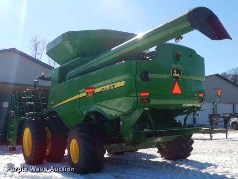 image for item GW9562 2012 John Deere S680 STS combine