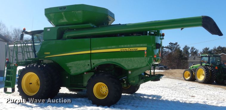 image for item GW9562 2012 John Deere S680 STS combine