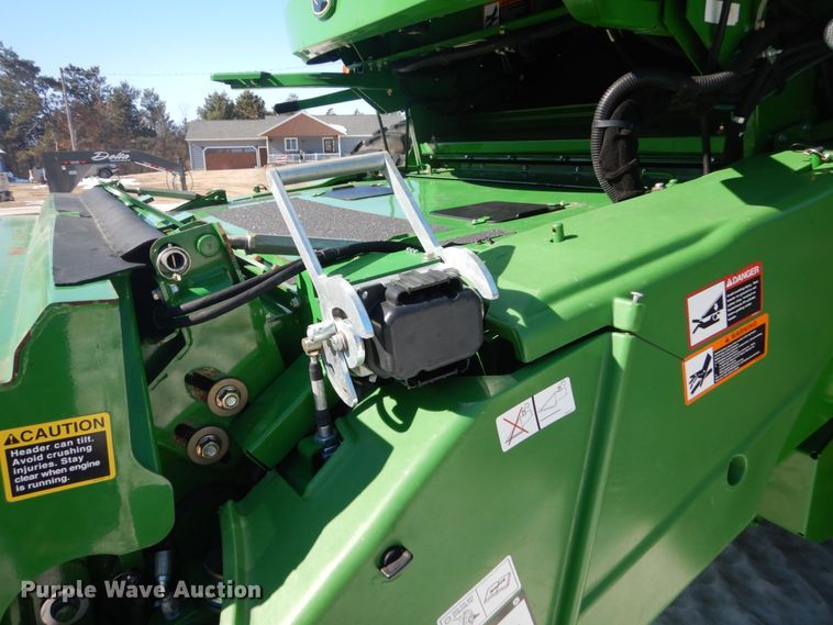 image for item GW9562 2012 John Deere S680 STS combine