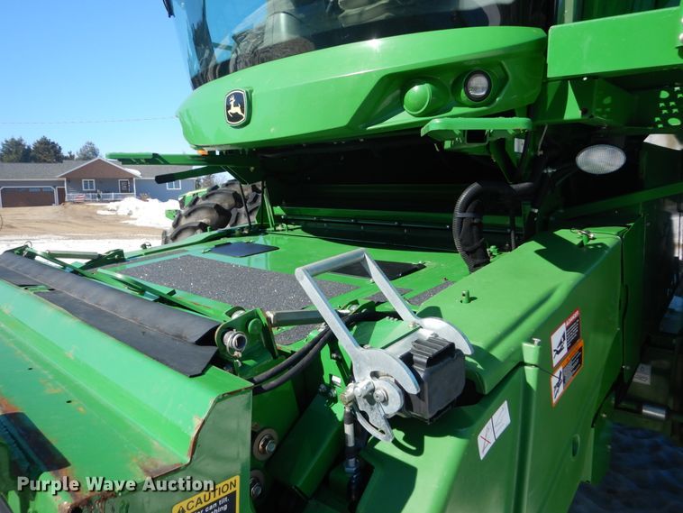image for item GW9562 2012 John Deere S680 STS combine