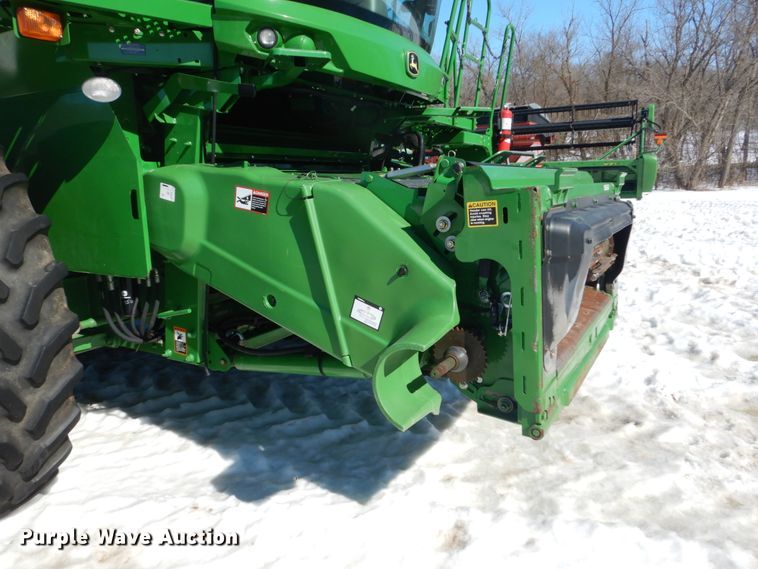 image for item GW9562 2012 John Deere S680 STS combine