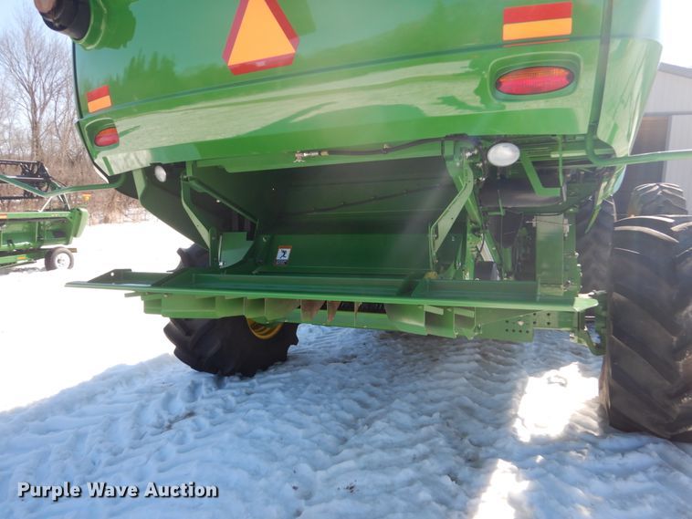 image for item GW9562 2012 John Deere S680 STS combine