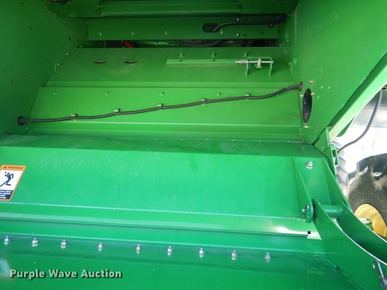 image for item GW9562 2012 John Deere S680 STS combine