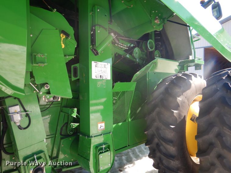 image for item GW9562 2012 John Deere S680 STS combine