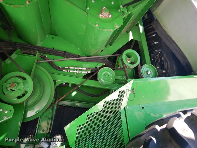 image for item GW9562 2012 John Deere S680 STS combine