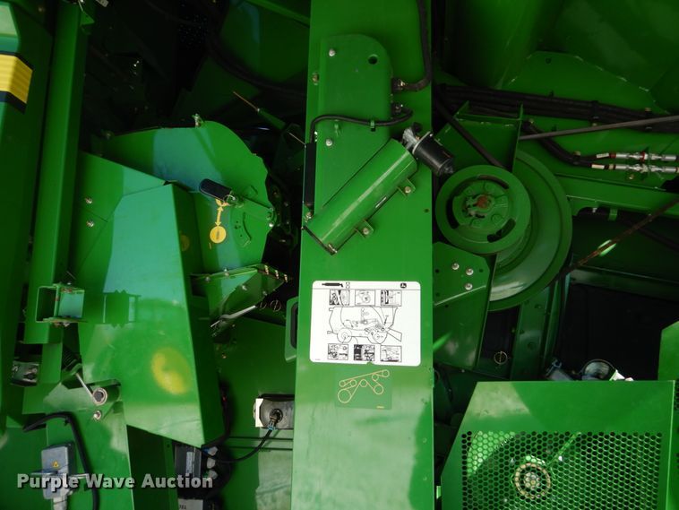 image for item GW9562 2012 John Deere S680 STS combine
