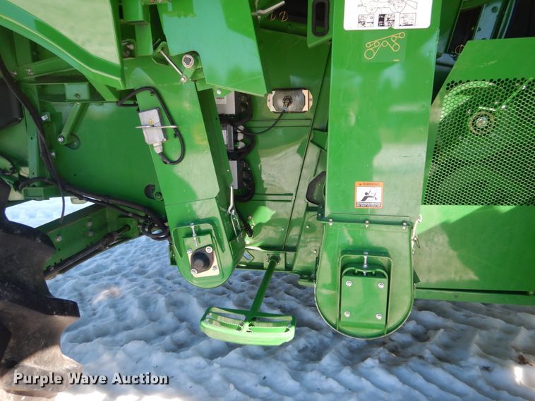 image for item GW9562 2012 John Deere S680 STS combine