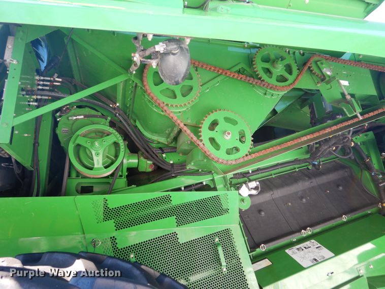 image for item GW9562 2012 John Deere S680 STS combine