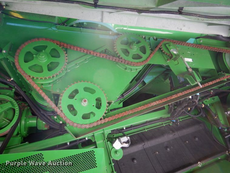 image for item GW9562 2012 John Deere S680 STS combine