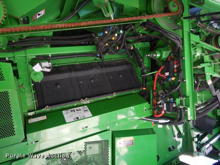 image for item GW9562 2012 John Deere S680 STS combine