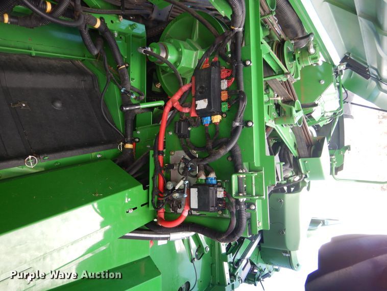 image for item GW9562 2012 John Deere S680 STS combine