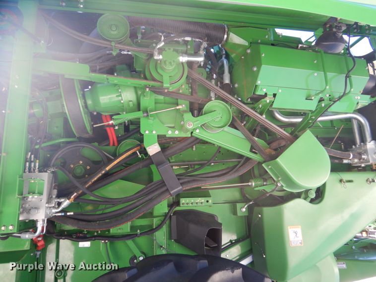 image for item GW9562 2012 John Deere S680 STS combine