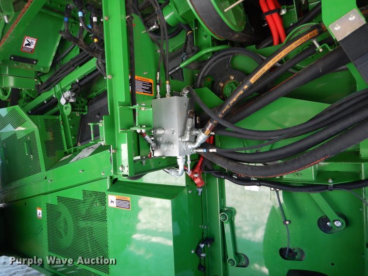 image for item GW9562 2012 John Deere S680 STS combine