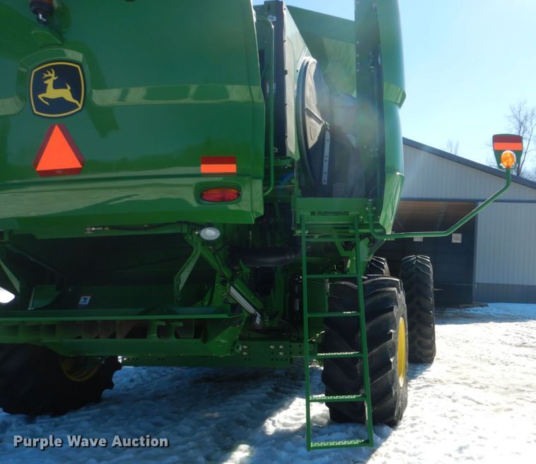 image for item GW9562 2012 John Deere S680 STS combine