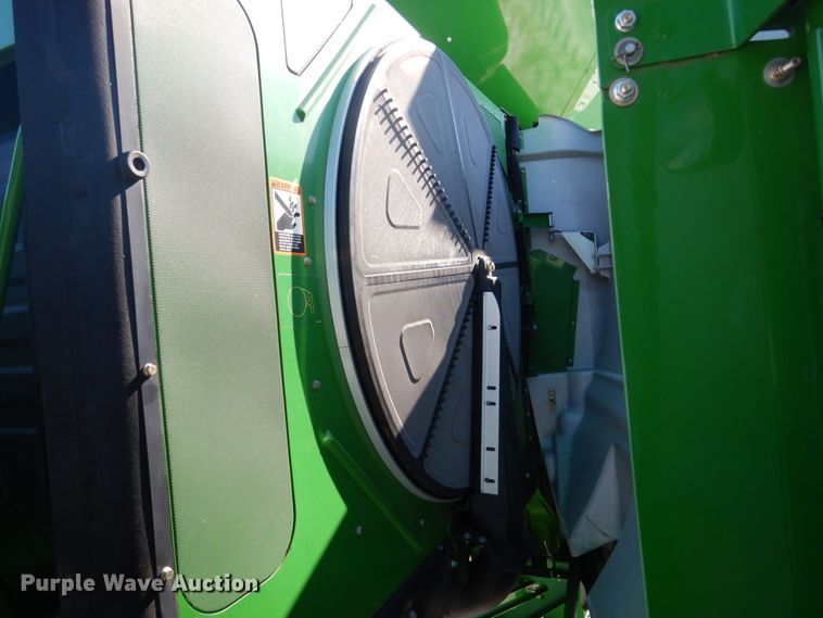 image for item GW9562 2012 John Deere S680 STS combine