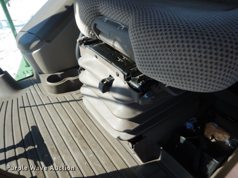 image for item GW9562 2012 John Deere S680 STS combine