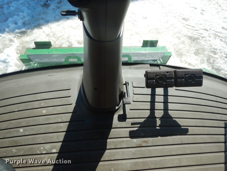 image for item GW9562 2012 John Deere S680 STS combine