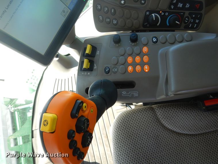 image for item GW9562 2012 John Deere S680 STS combine