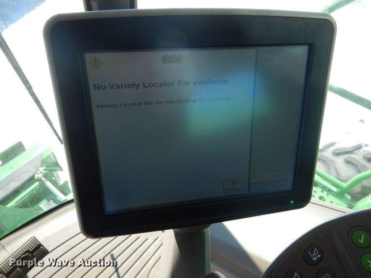 image for item GW9562 2012 John Deere S680 STS combine