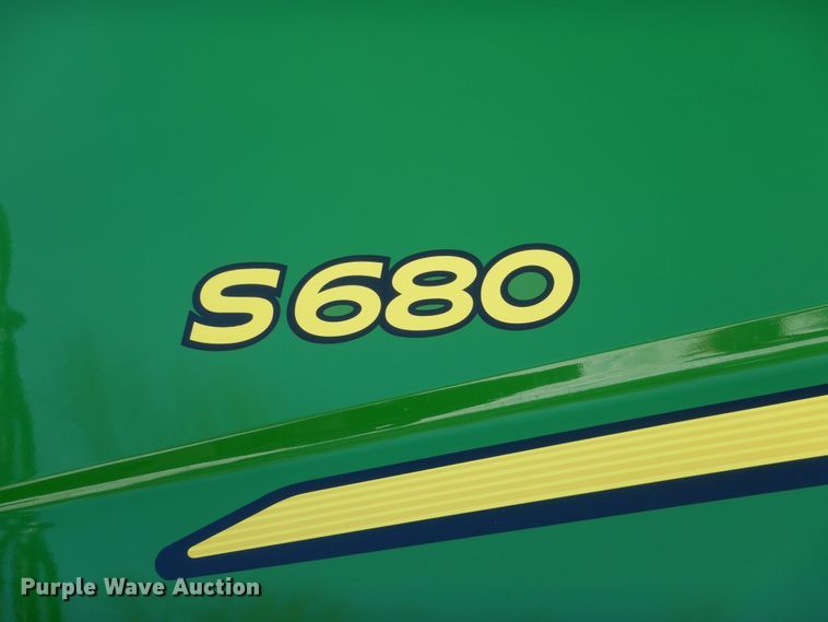 image for item GW9562 2012 John Deere S680 STS combine