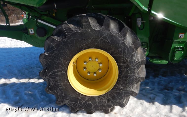 image for item GW9562 2012 John Deere S680 STS combine