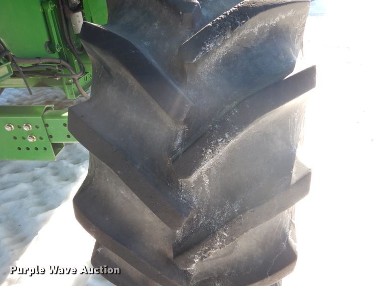 image for item GW9562 2012 John Deere S680 STS combine