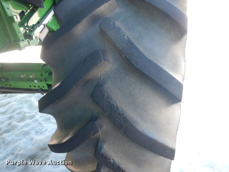 image for item GW9562 2012 John Deere S680 STS combine