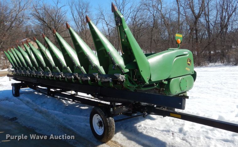 image for item GW9563 2012 John Deere 612C StalkMaster corn head