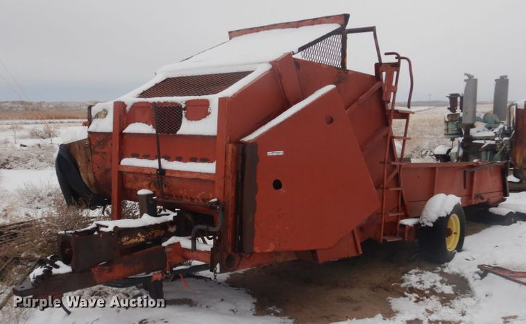 image for item GX9851 Hesston 4870 square bale processor