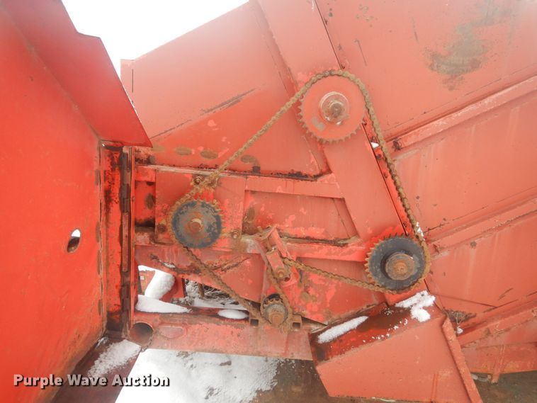 image for item GX9851 Hesston 4870 square bale processor