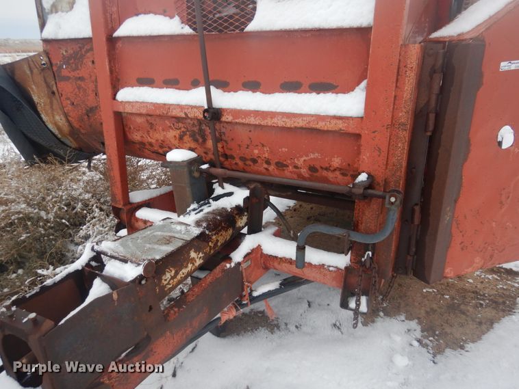 image for item GX9851 Hesston 4870 square bale processor