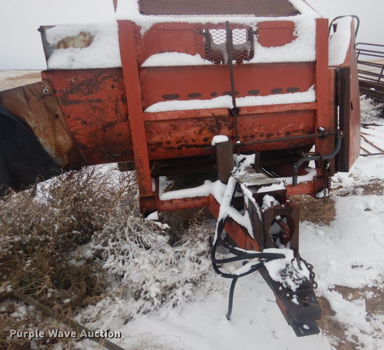 image for item GX9851 Hesston 4870 square bale processor