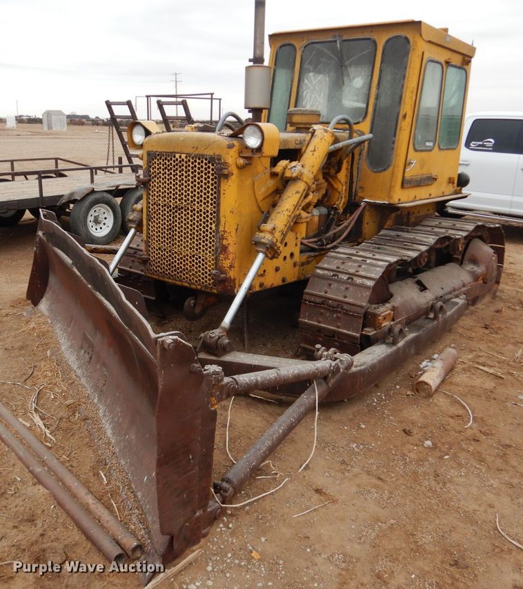image for item GX9854 Caterpillar D6B dozer