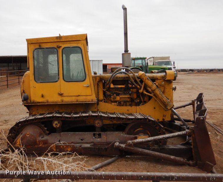 image for item GX9854 Caterpillar D6B dozer