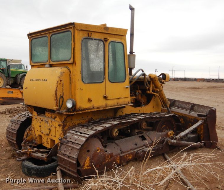 image for item GX9854 Caterpillar D6B dozer