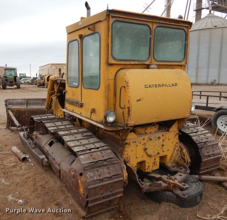 image for item GX9854 Caterpillar D6B dozer