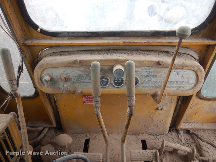 image for item GX9854 Caterpillar D6B dozer