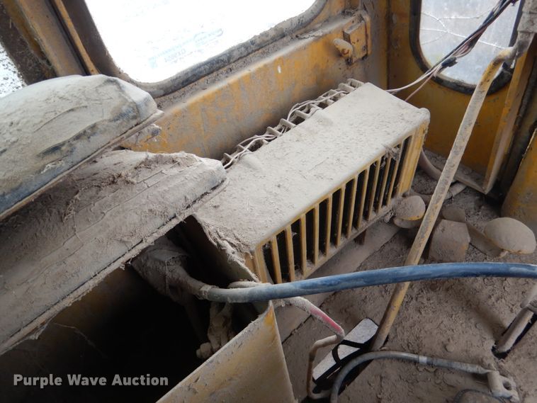 image for item GX9854 Caterpillar D6B dozer