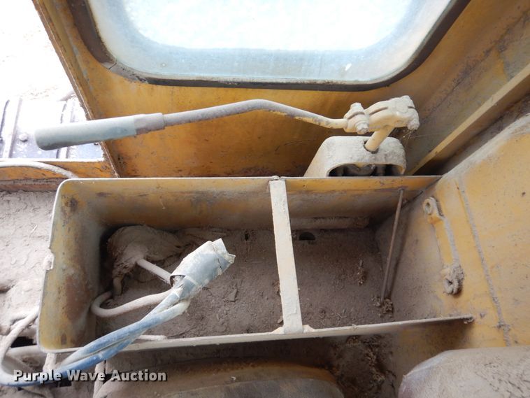 image for item GX9854 Caterpillar D6B dozer