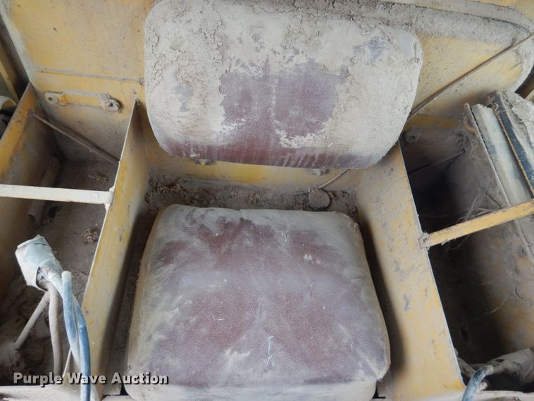 image for item GX9854 Caterpillar D6B dozer