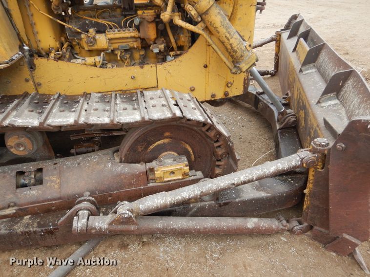 image for item GX9854 Caterpillar D6B dozer