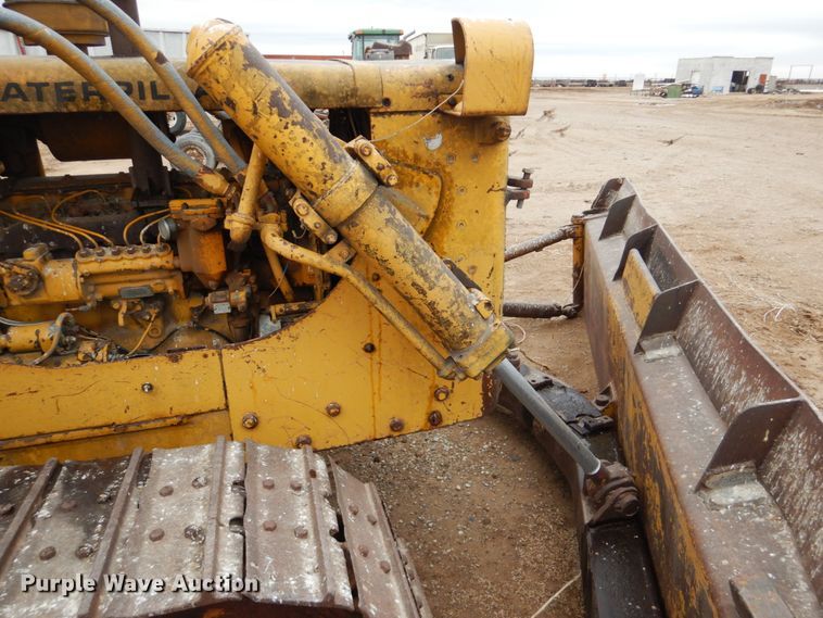 image for item GX9854 Caterpillar D6B dozer