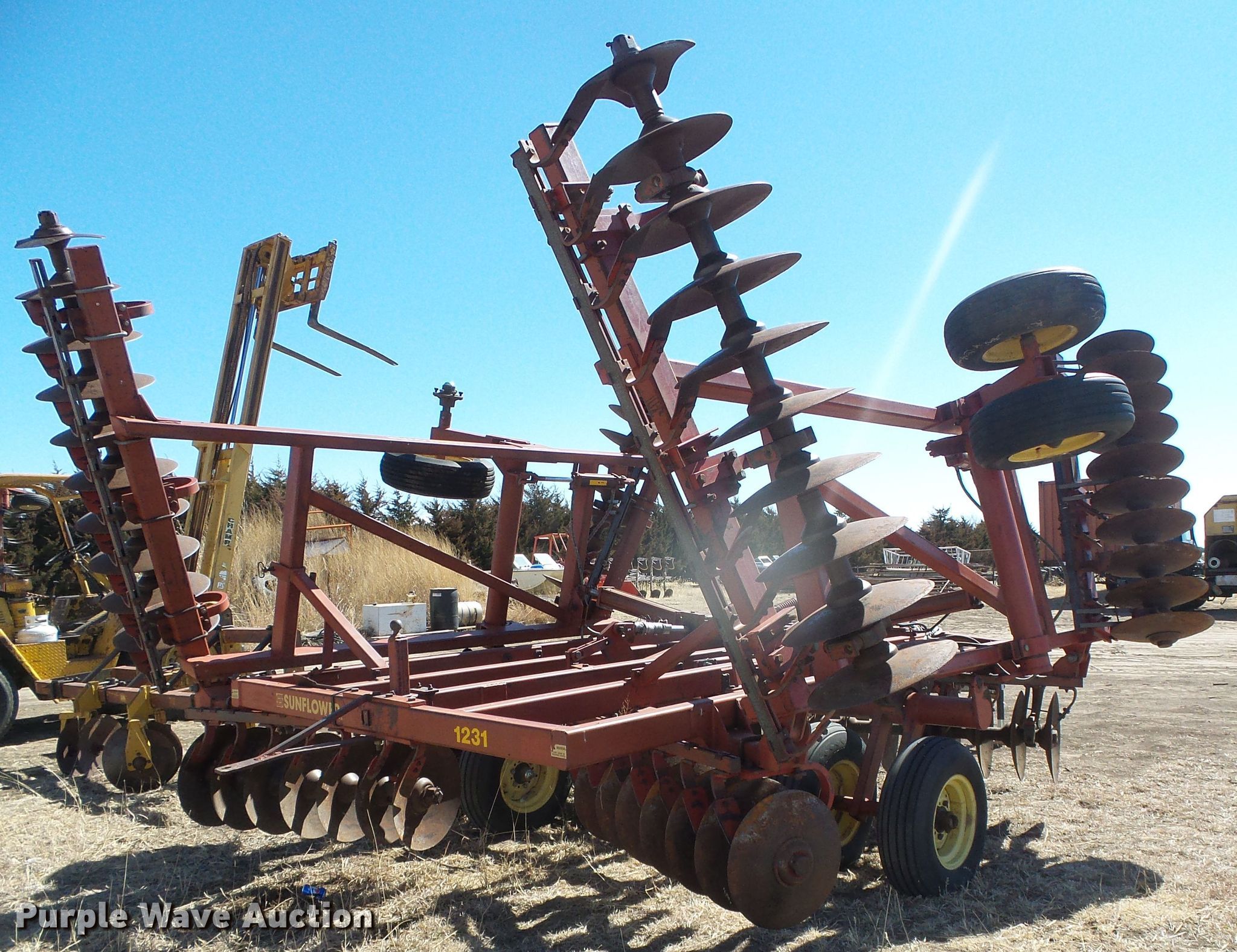 Sunflower 1231-24 tandem disk in Sublette, KS | Item DH4837 sold
